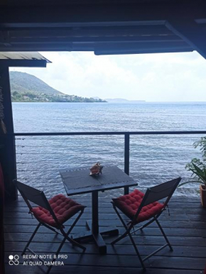 Studio Corail suspendu au dessus de la mer